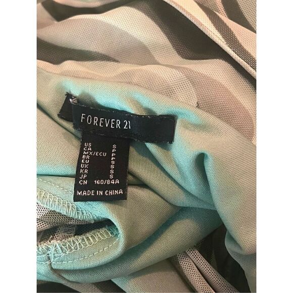 Geo Print Bell Sleeve Wrap Crop Top Sz Small - Picture 7 of 7